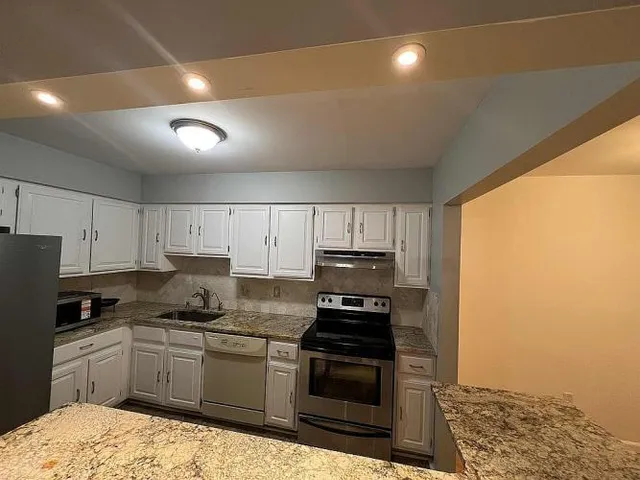 $109,000 | 30445 West 14 Mile Road, Unit 59, Farmington Hills, MI 48334