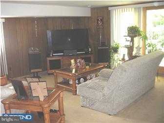3334 Red Lion Road Philadelphia, PA 19114 - Photo 6 of 12 Family Room