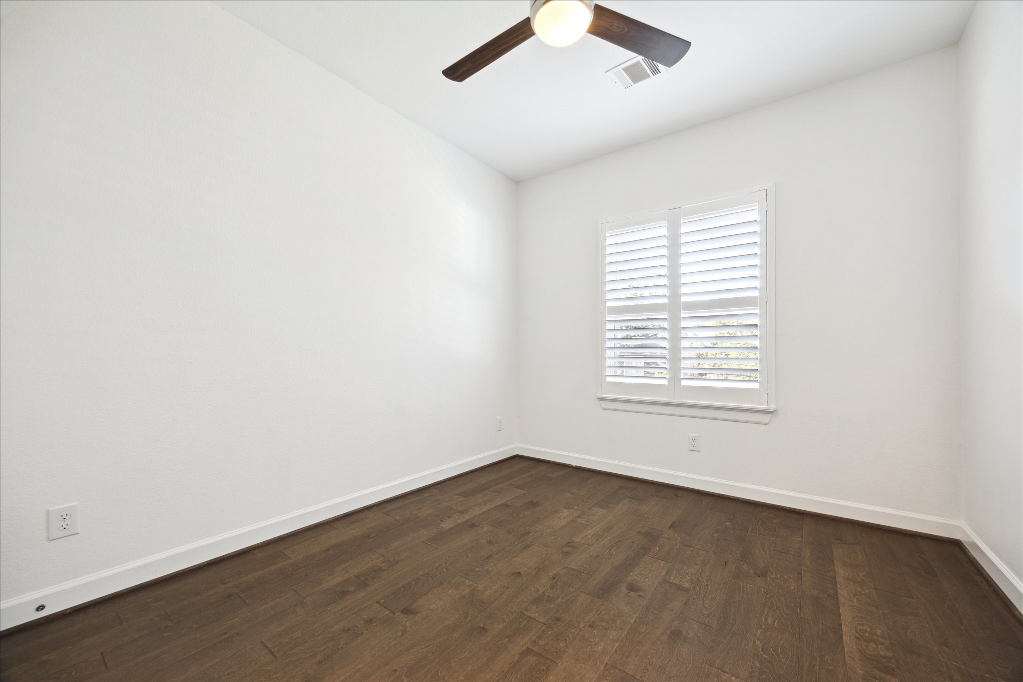 2430 Sheridan Street Houston, TX 77030 - Photo 18 of 28 an empty room with wooden floor and windows