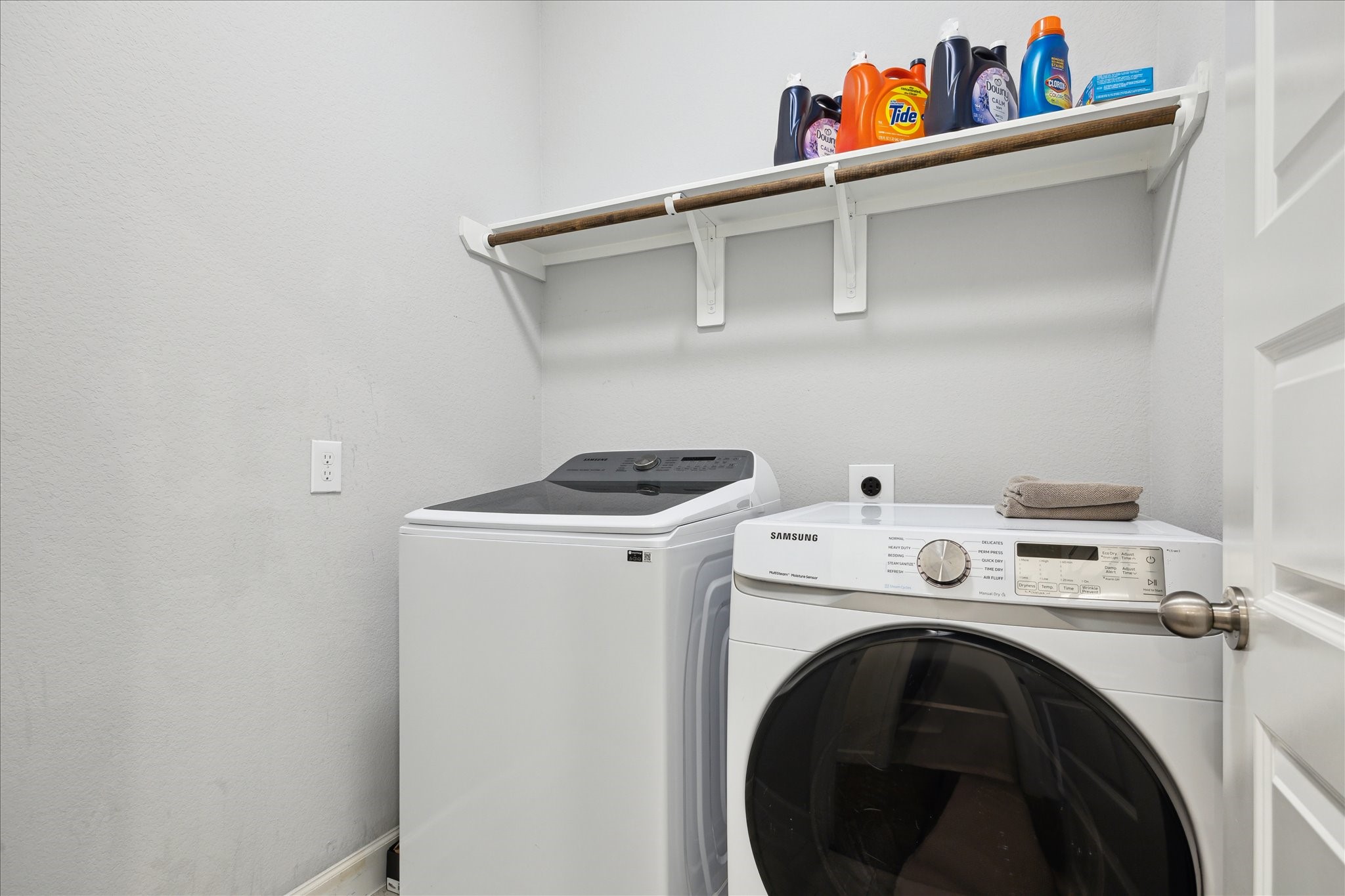 2430 Sheridan Street Houston, TX 77030 - Photo 21 of 28 a utility room with dryer and washer