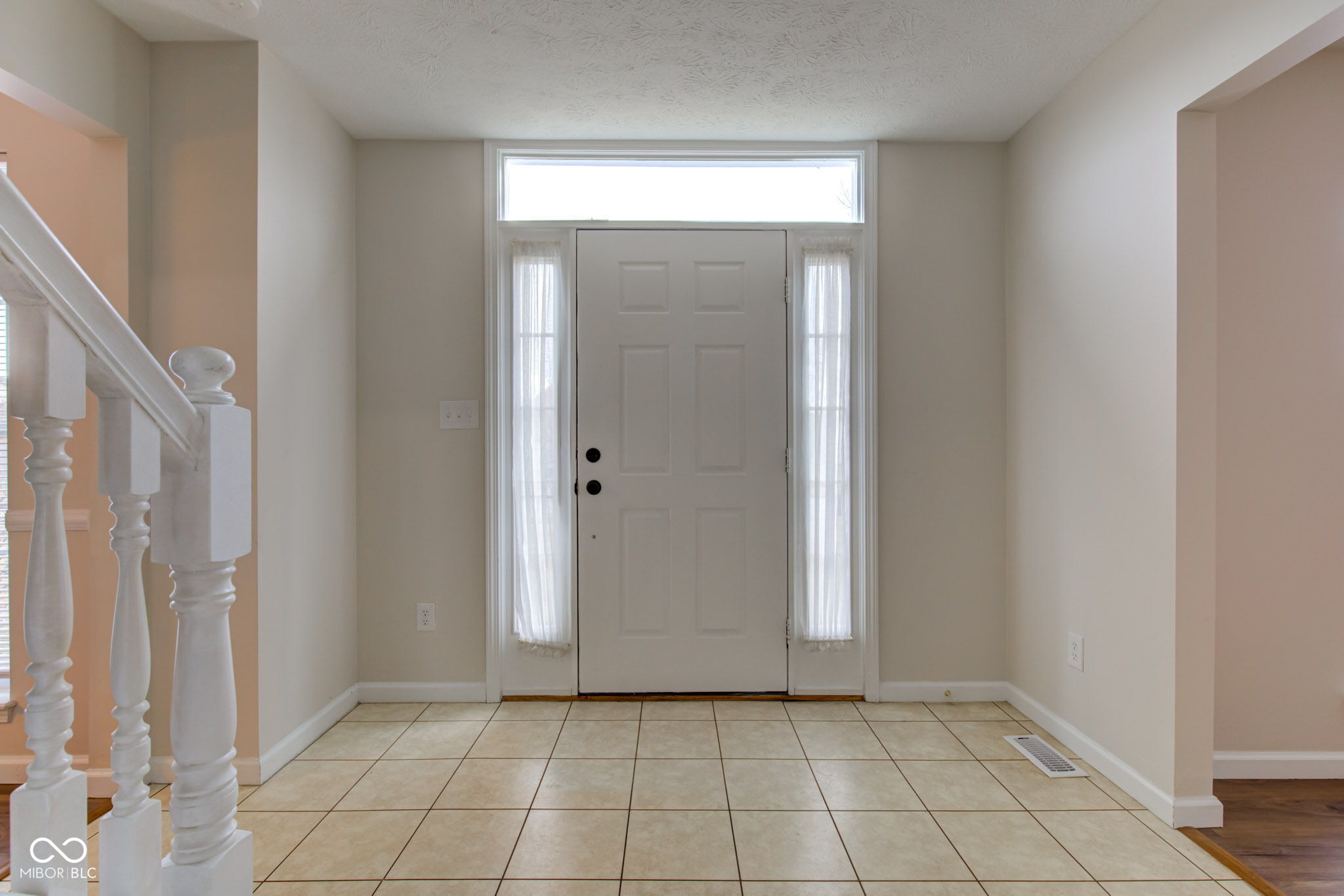 10046 Gate Drive Indianapolis, IN 46239 - Photo 5 of 69