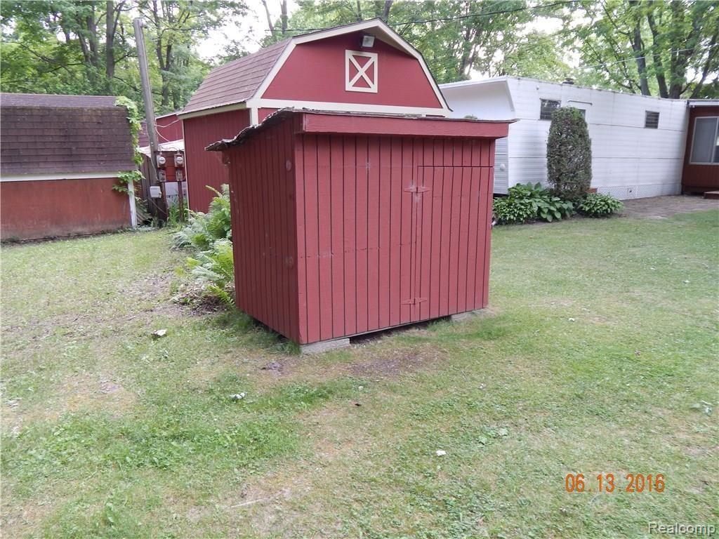 3750 Southwick Howell, MI 48843 - Photo 4 of 12 WELL HOUSE