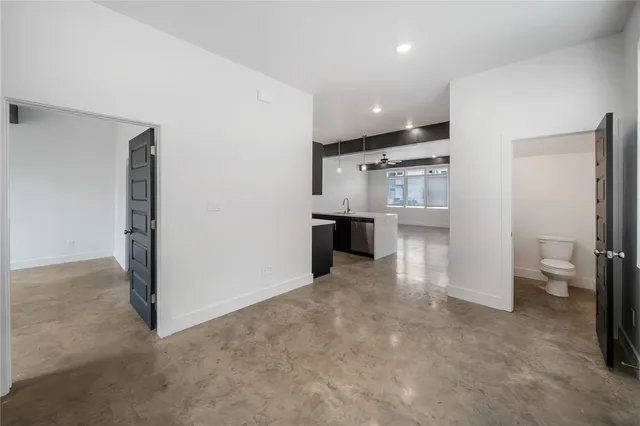 $2,795 | 214 Lynn Drive, Unit 301, Bryan, TX 77801