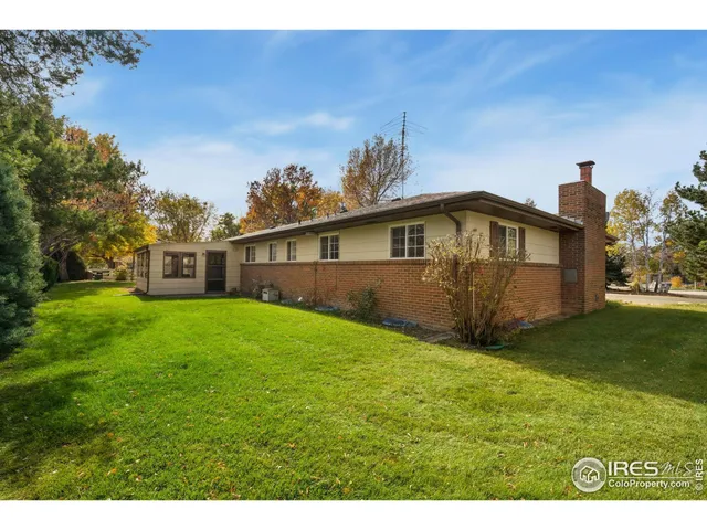 a view of a house with a back yard