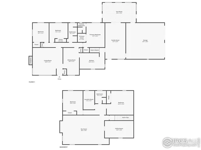 a black and white photo of a living room