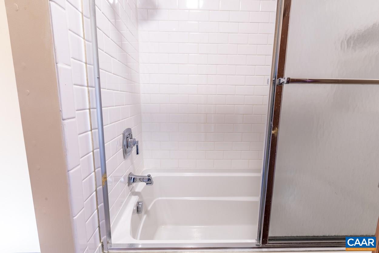 73 Amethyst Road Palmyra, VA 22963 - Photo 34 of 56 a bathroom with a bathtub