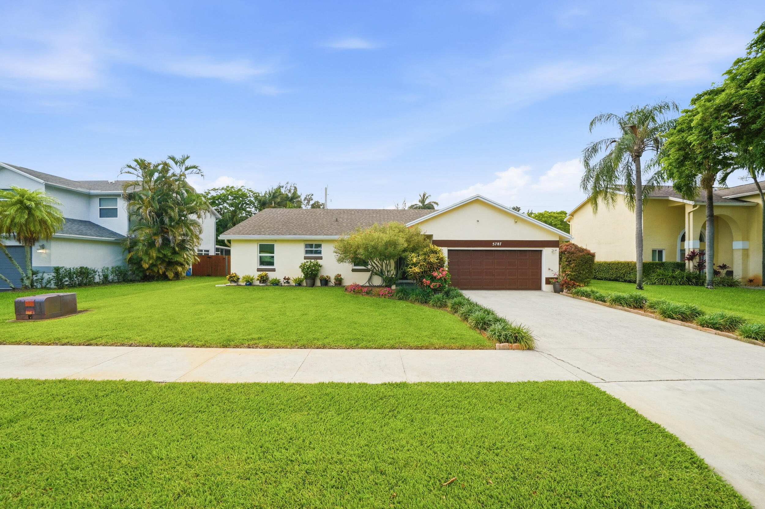 5787 Southwest 57th Way Davie, FL 33314 - Photo 1 of 40 044