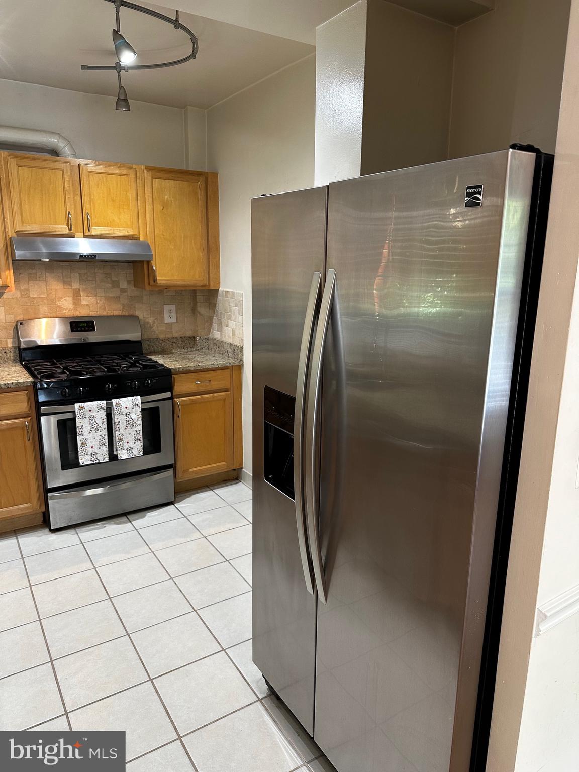 1718 Preston Road Alexandria, VA 22302 - Photo 5 of 19 Galley Kitchen