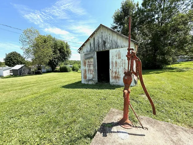 $125,000 | 3640 Old Vincennes Road, Mitchell, IN 47446