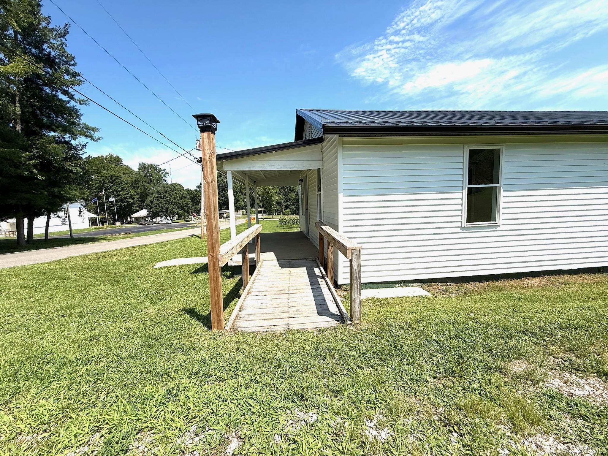 3640 Old Vincennes Road Mitchell, IN 47446 - Photo 6 of 32