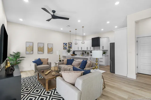 $575,000 | 1021 South Hackberry, Unit 201, San Antonio, TX 78210