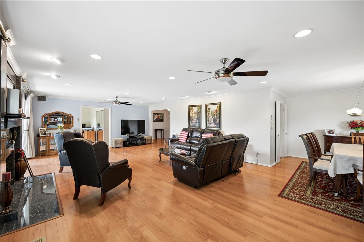 3741 Mission Hills Road, Unit 201 Northbrook, IL 60062 - Photo 7 of 26