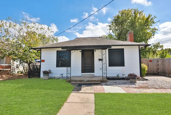 a view of house with yard in front of it