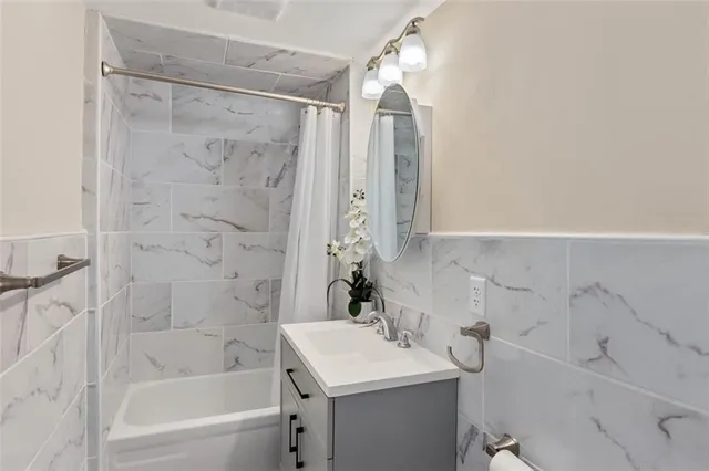 $2,000 | 194 Harrison Street, Unit 1, Pawtucket, RI 02860