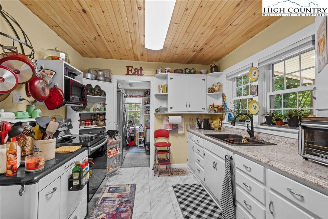 129 Troys Trail Todd, NC 28684 - Photo 15 of 50