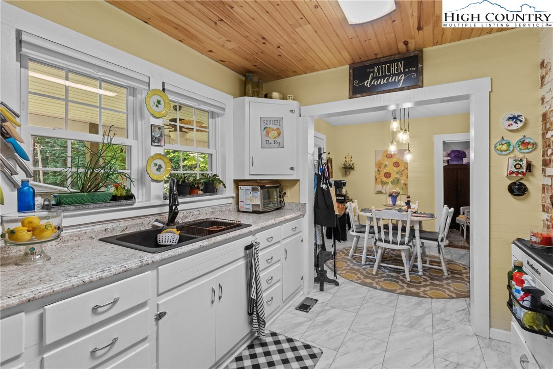 129 Troys Trail Todd, NC 28684 - Photo 17 of 50