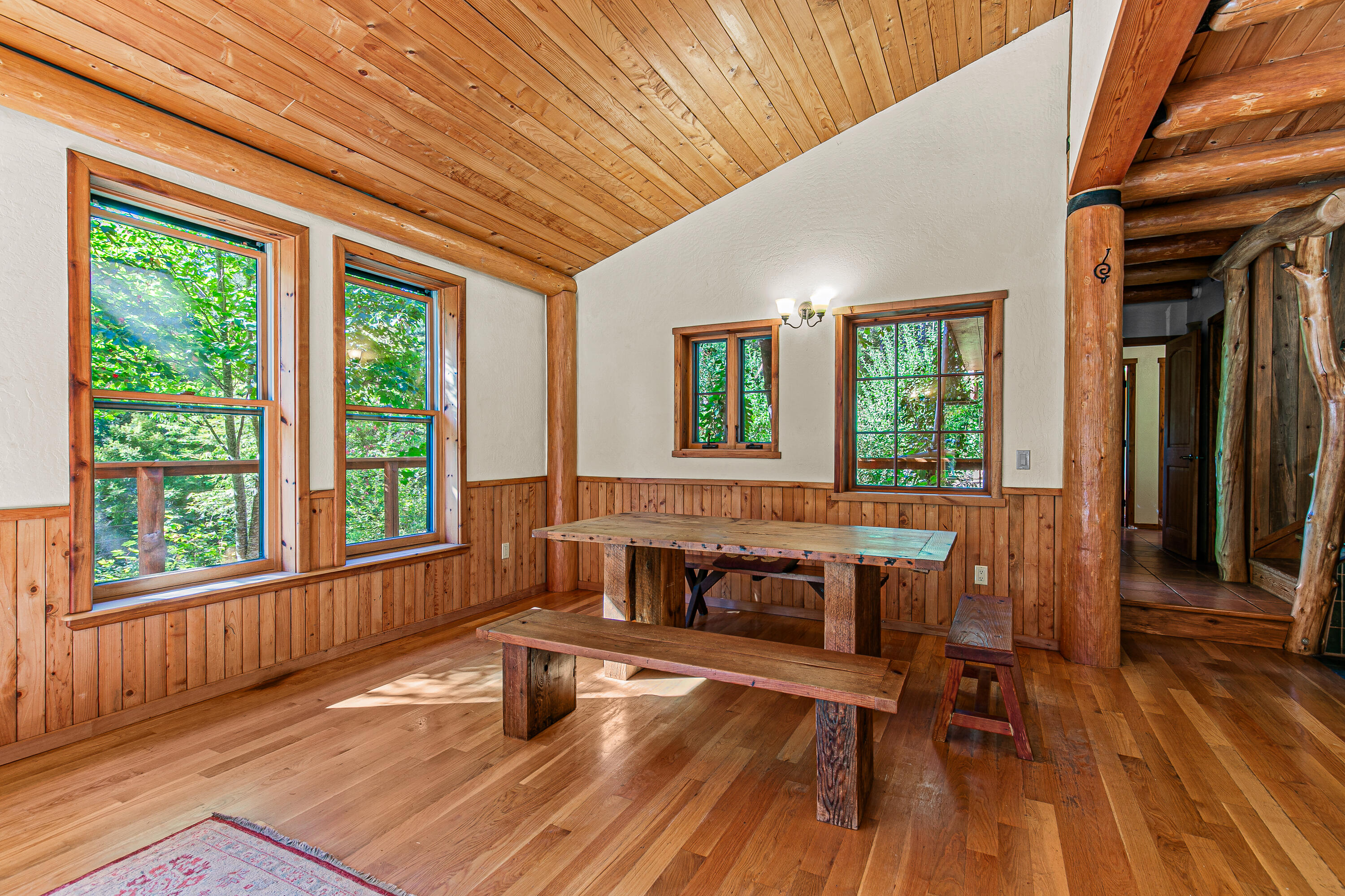 3496 East Fork Road Williams, OR 97544 - Photo 8 of 97 dining area