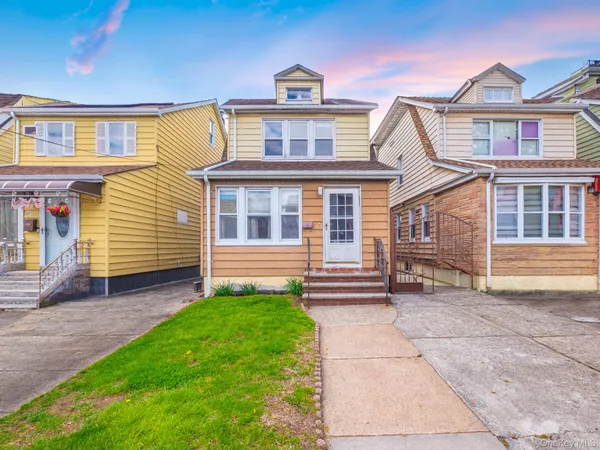 $795,000 | 89-10 218th Place | Queens Village