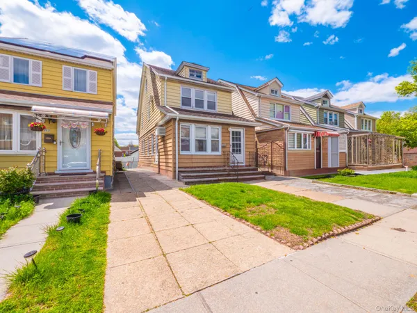 $795,000 | 89-10 218th Place | Queens Village