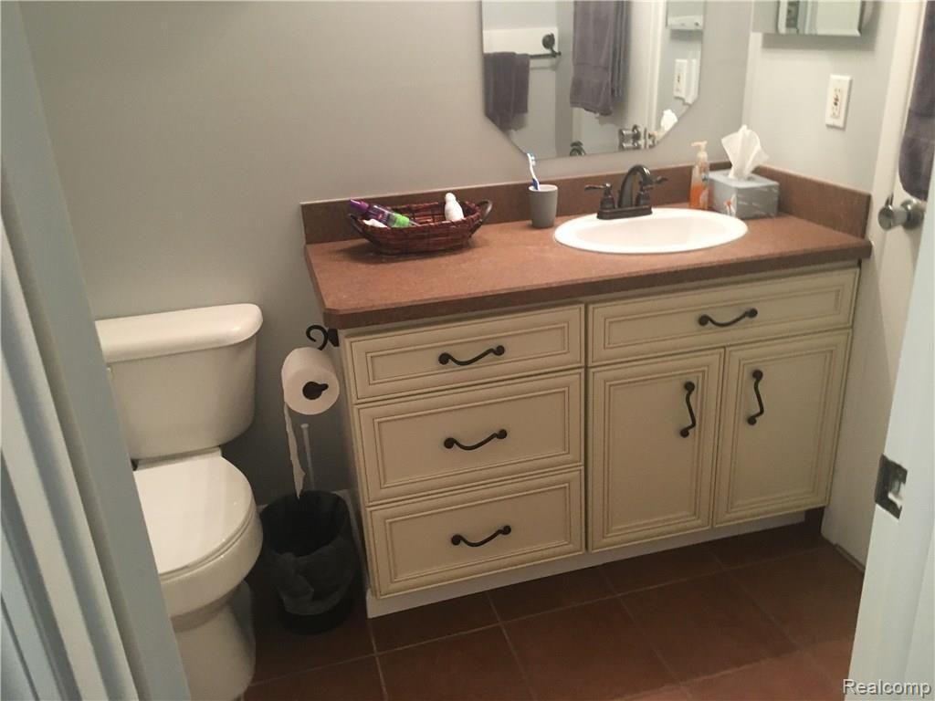 1687 Riverside Drive, Unit U14 Rochester Hills, MI 48309 - Photo 29 of 50