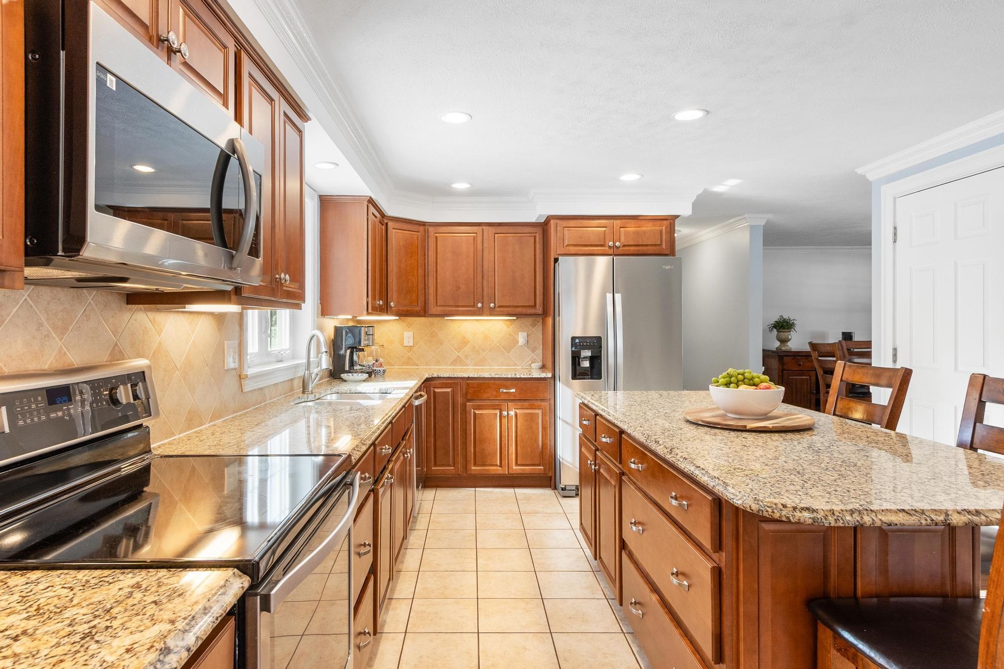 3 Copperfield Lane Londonderry, NH 03053 - Photo 13 of 58