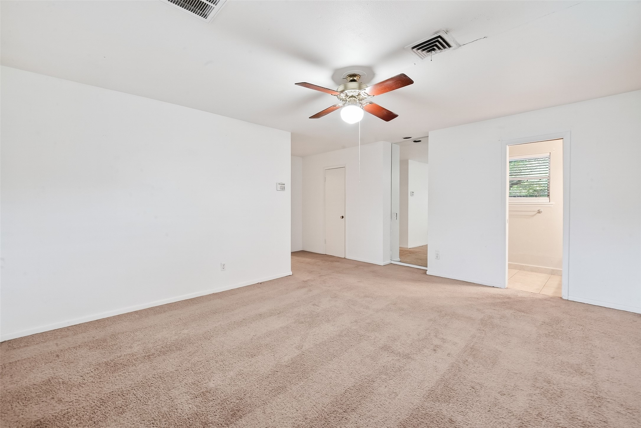 5422 Spellman Road Houston, TX 77096 - Photo 11 of 27 an empty room with closet and a ceiling fan