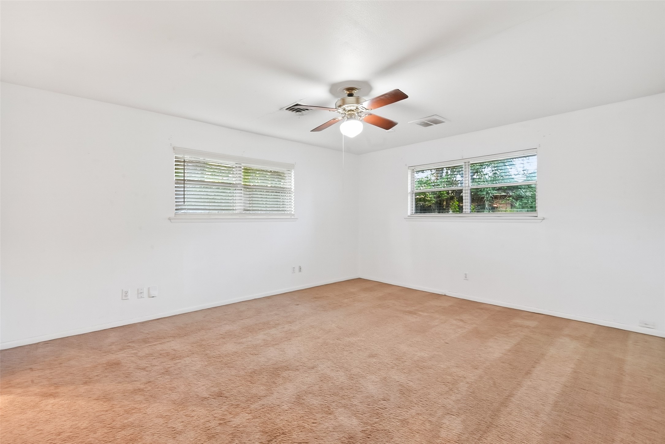 5422 Spellman Road Houston, TX 77096 - Photo 12 of 27 an empty room with windows and fan