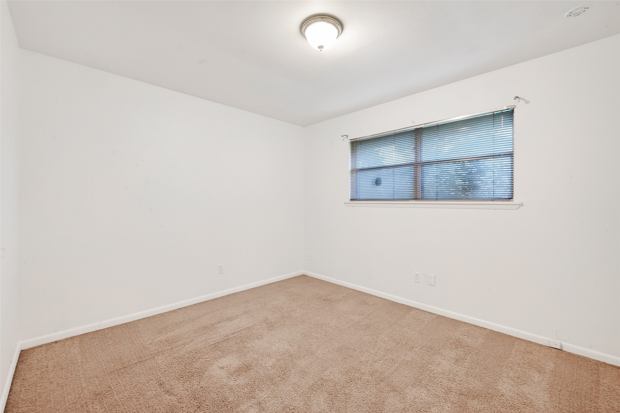 5422 Spellman Road Houston, TX 77096 - Photo 17 of 27 a view of an empty room