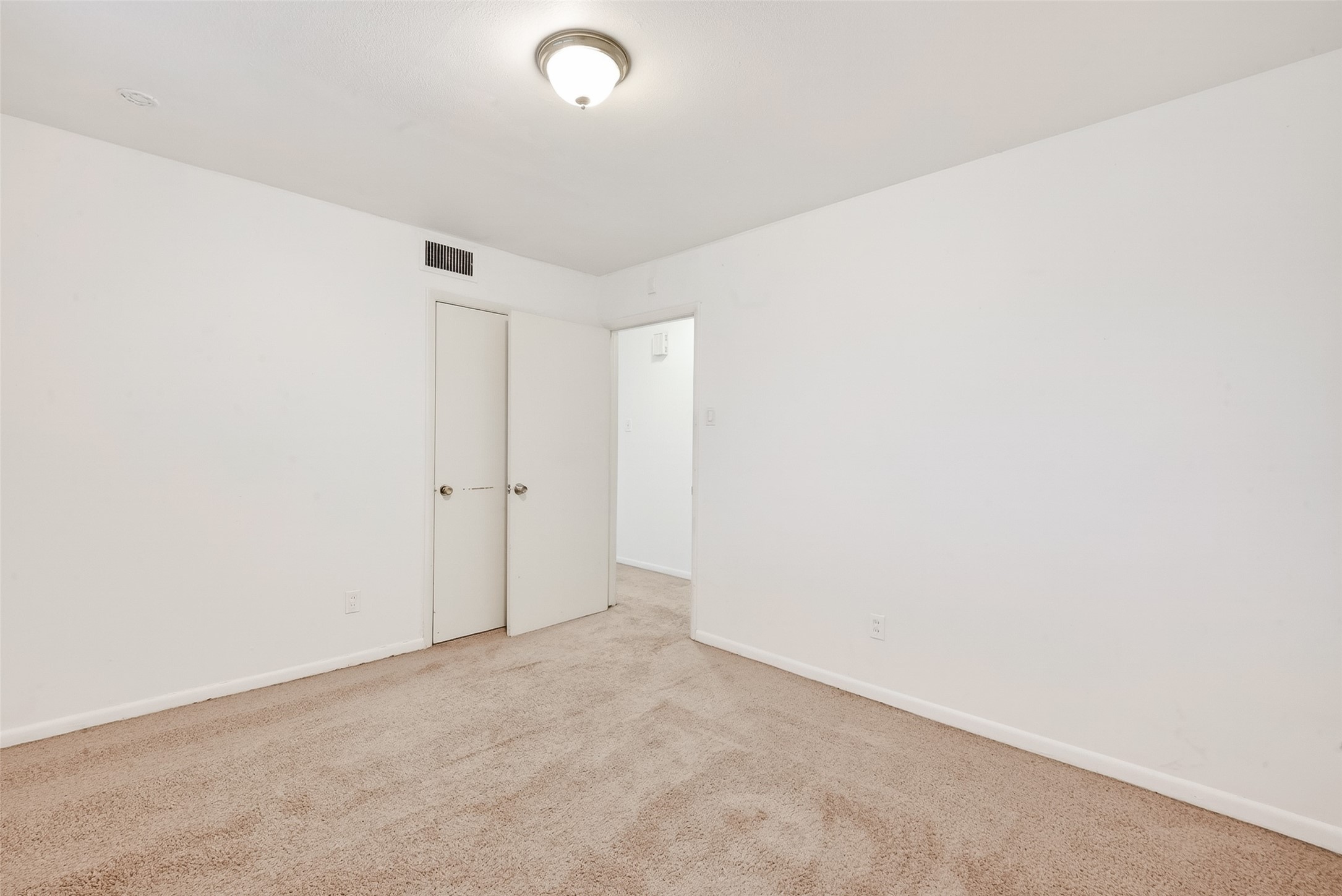 5422 Spellman Road Houston, TX 77096 - Photo 18 of 27 a view of an empty room