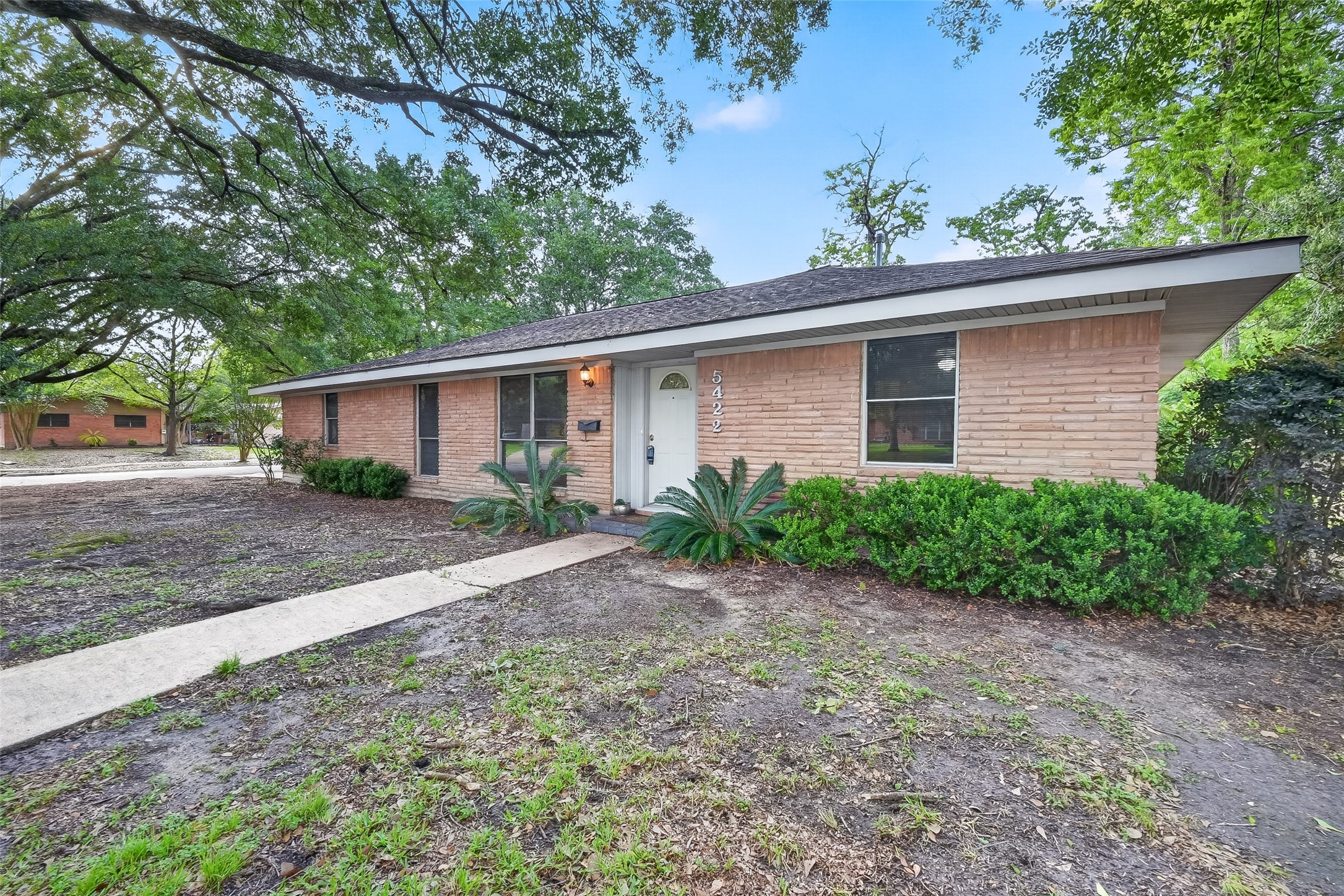 5422 Spellman Road Houston, TX 77096 - Photo 2 of 27 a front view of a house with garden