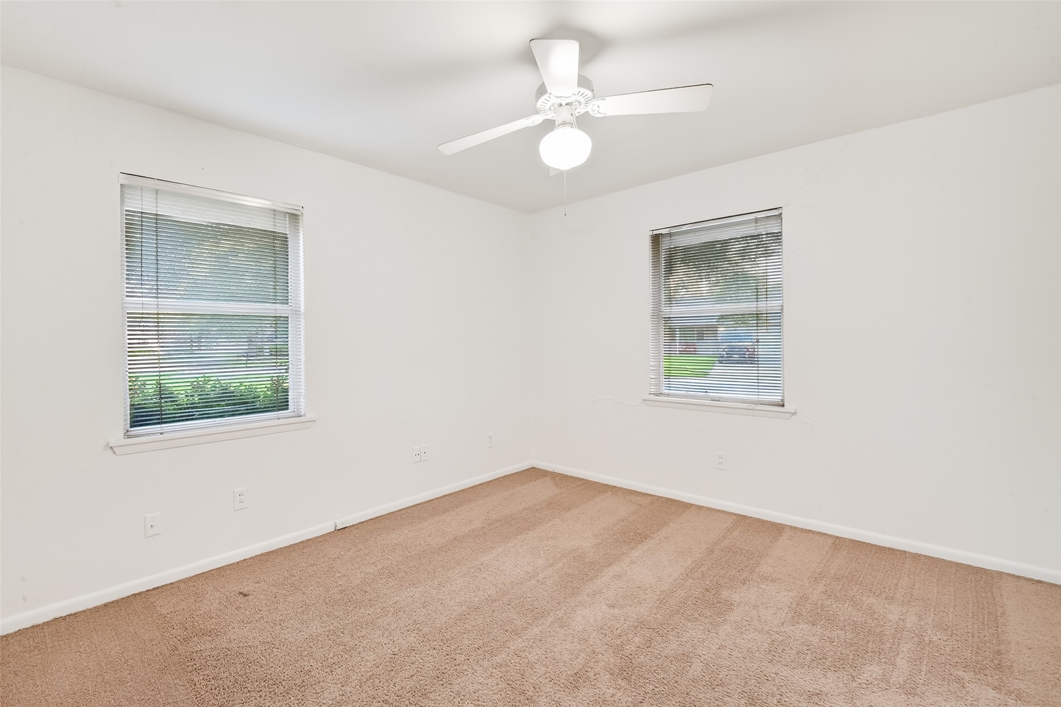 5422 Spellman Road Houston, TX 77096 - Photo 21 of 27 an empty room with windows and fan