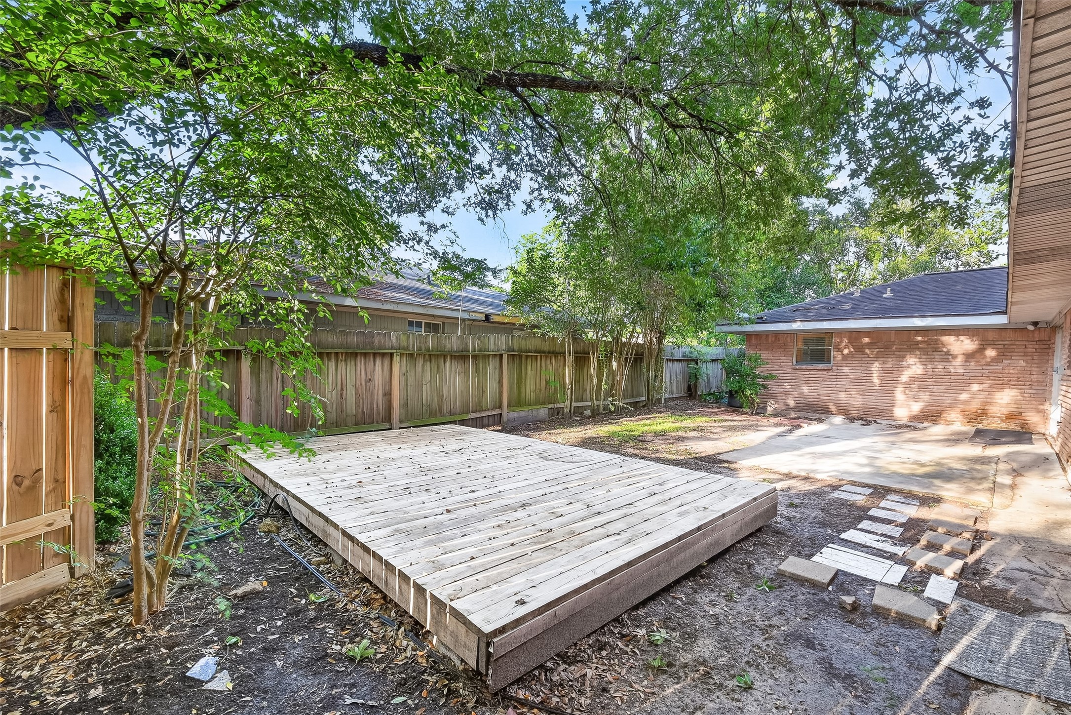 5422 Spellman Road Houston, TX 77096 - Photo 27 of 27 a view of a wooden floor with a wooden fence