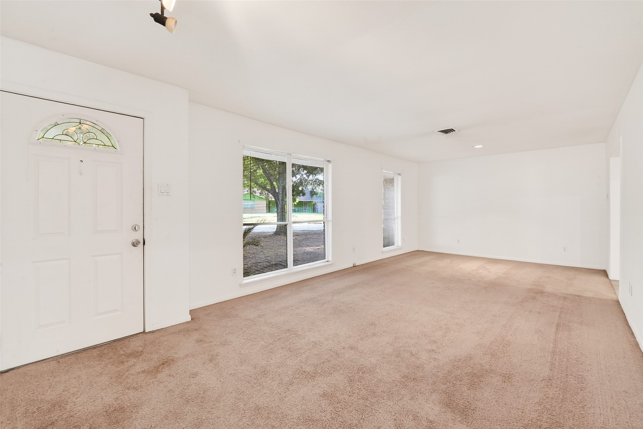 5422 Spellman Road Houston, TX 77096 - Photo 4 of 27 a view of an empty room with a window