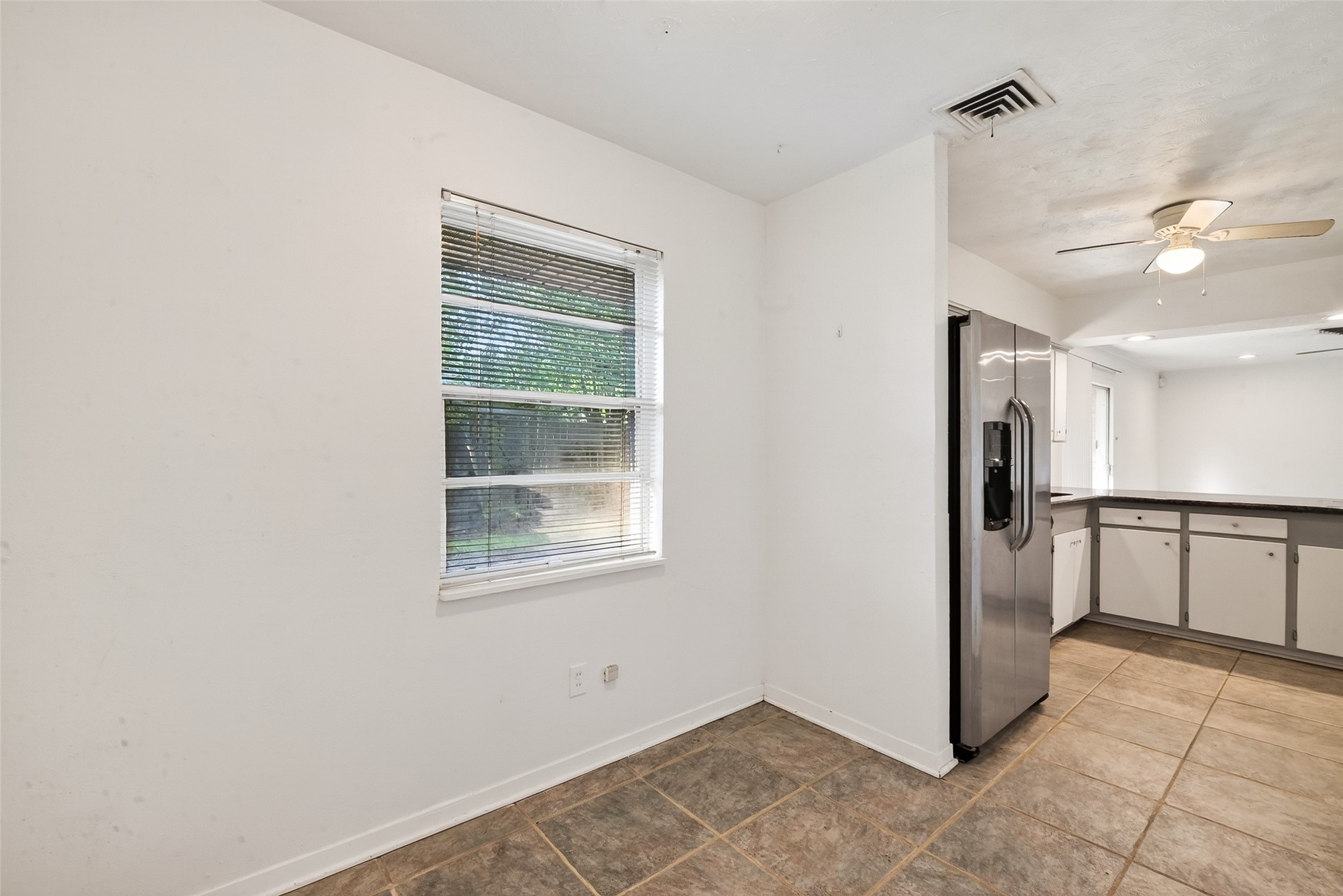 5422 Spellman Road Houston, TX 77096 - Photo 10 of 27 a view of an empty room with a window