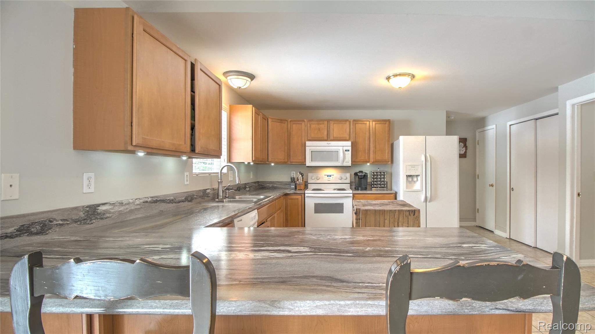 9050 Oak Grove Road Howell, MI 48855 - Photo 18 of 25 DSC06968_69_70_71_72.jpg