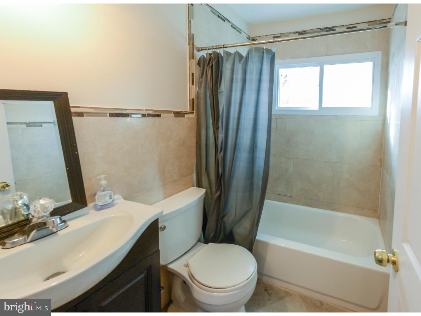 17 Plumtree Road Levittown, PA 19056 - Photo 14 of 25 Gallery Image 14