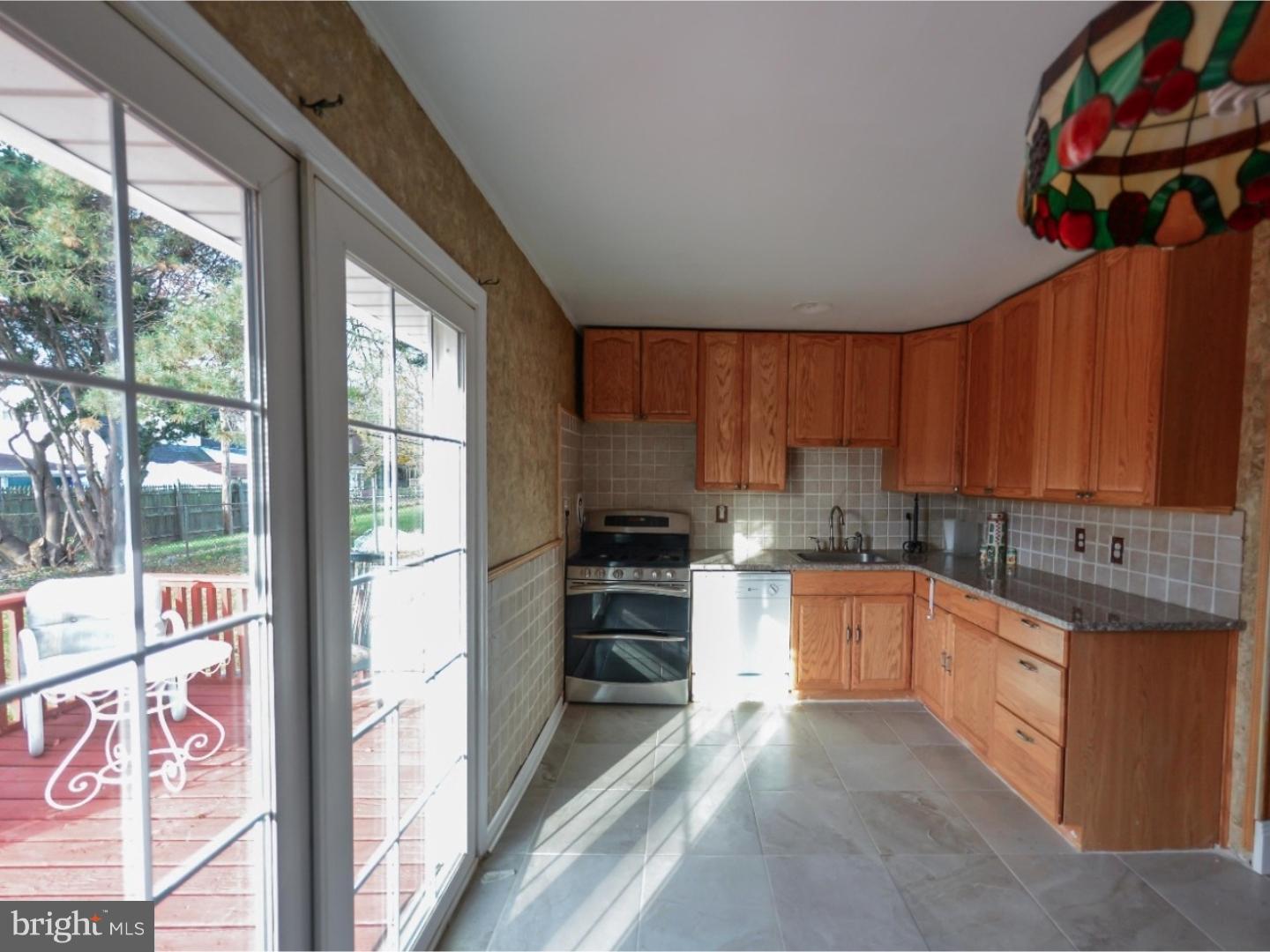 17 Plumtree Road Levittown, PA 19056 - Photo 4 of 25 Gallery Image 4