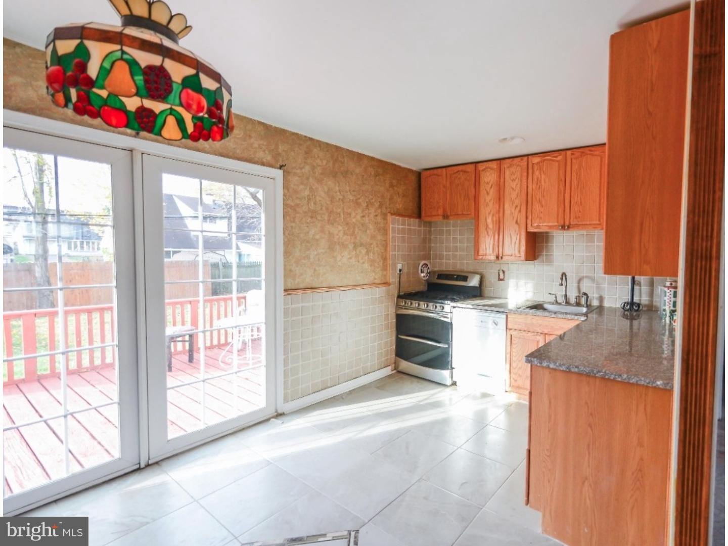 17 Plumtree Road Levittown, PA 19056 - Photo 5 of 25 Gallery Image 5