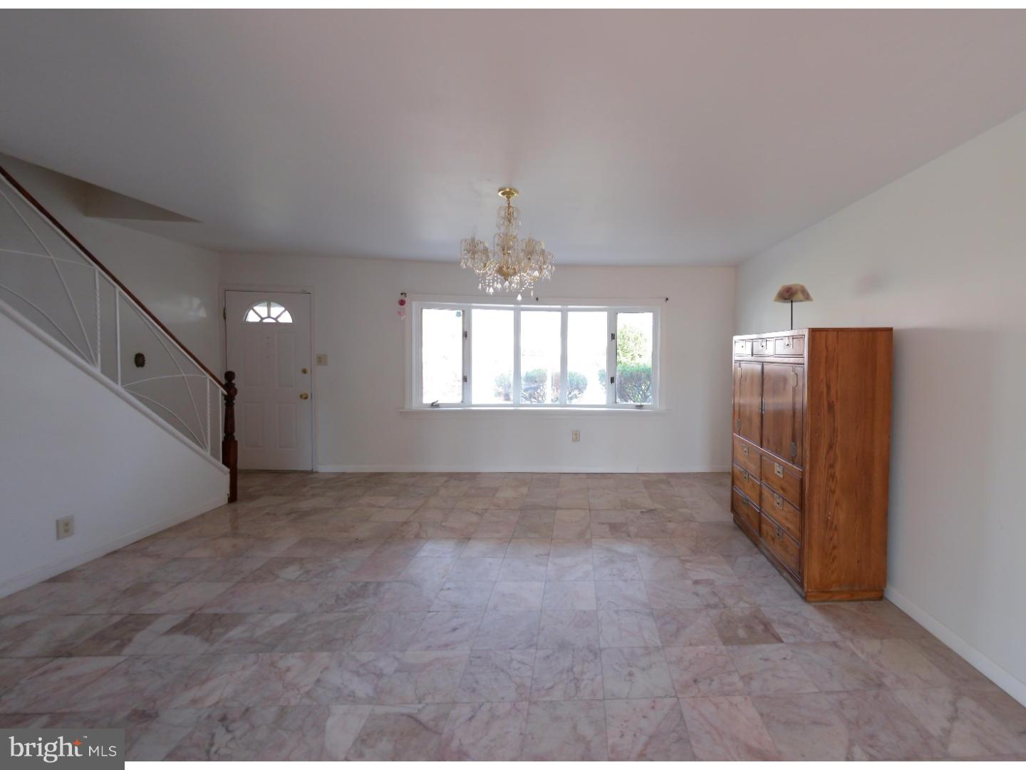 17 Plumtree Road Levittown, PA 19056 - Photo 6 of 25 Gallery Image 6
