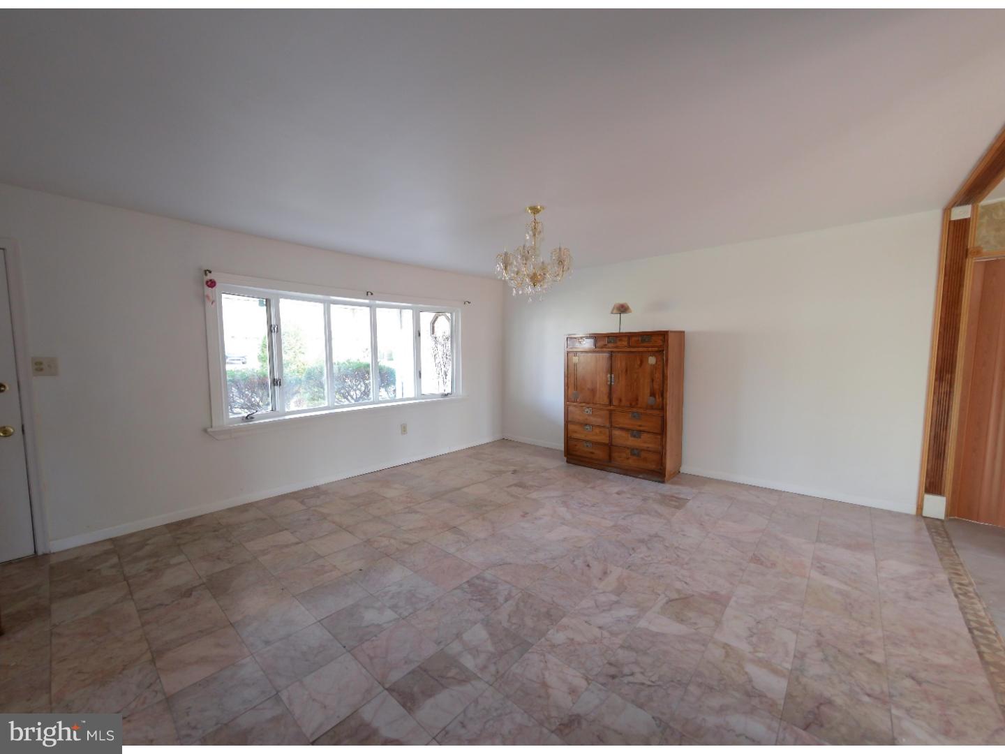 17 Plumtree Road Levittown, PA 19056 - Photo 7 of 25 Gallery Image 7