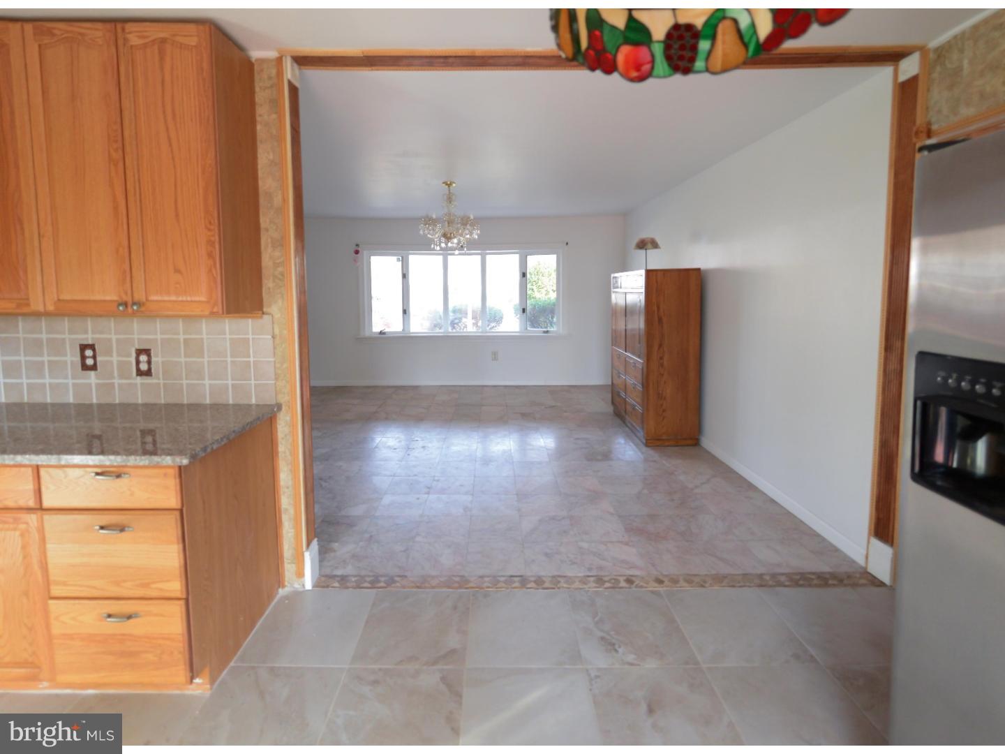 17 Plumtree Road Levittown, PA 19056 - Photo 9 of 25 Gallery Image 9