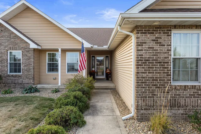 a view of entrance of the house