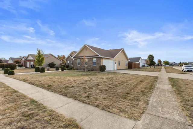 a view of house with the street