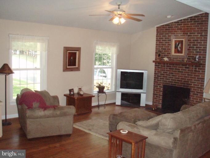 16262 Norman Road Culpeper, VA 22701 - Photo 4 of 17 Family Room