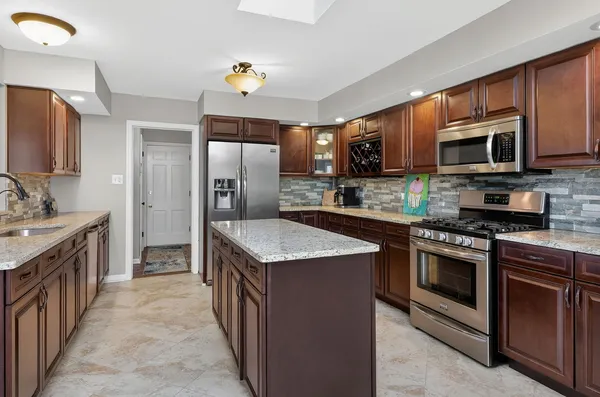 $719,900 | 686 Golf Club Lane, Frankfort, IL 60423
