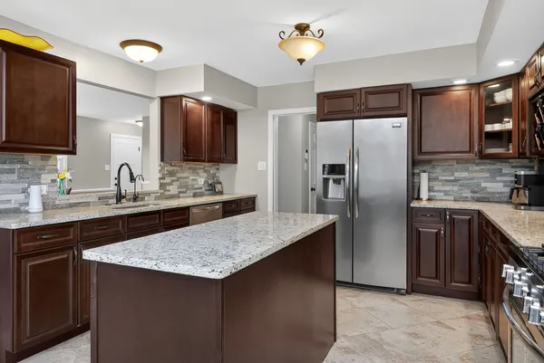 $719,900 | 686 Golf Club Lane, Frankfort, IL 60423