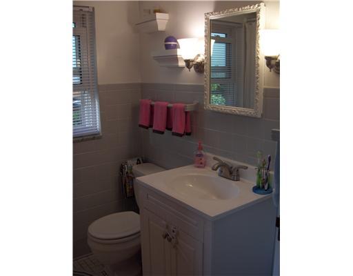 336 Nichols Road Pittsburgh, PA 15237 - Photo 8 of 14 Other. Neutral bath with tub/ shower.