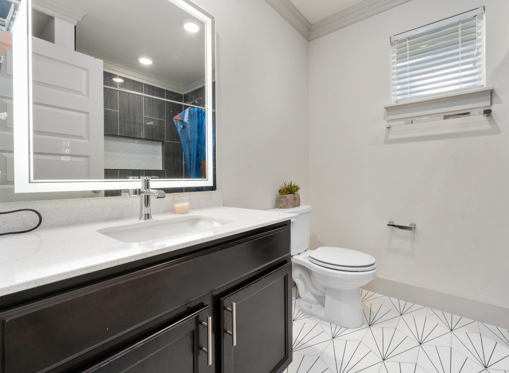 7709 Jacobean Way Austin, TX 78724 - Photo 19 of 23 a bathroom with a sink and a toilet