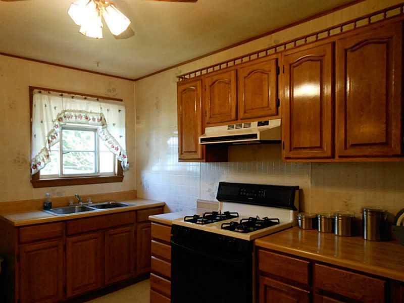 132 James Street Springdale, PA 15144 - Photo 10 of 18 Kitchen.