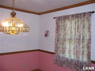 812 Hunter Road Easton, PA 18040 - Photo 2 of 10 812 Hunter Rd - Dining rm
